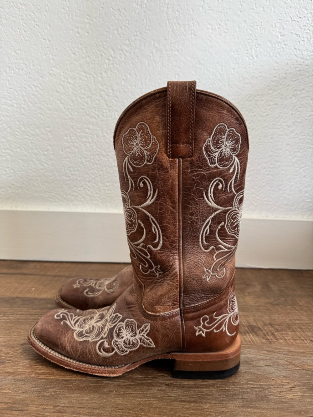 Shyanne Brown Western Embroidered Heeled Boots - Picture 3 of 12